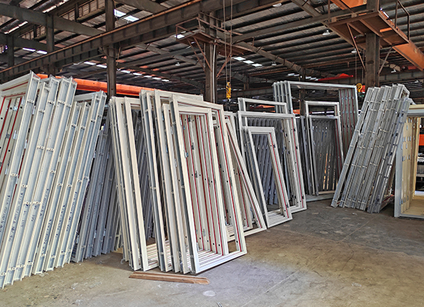 廠房實景（門框 半成品）